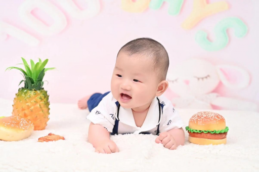 香港宝宝在妈妈肚子里
